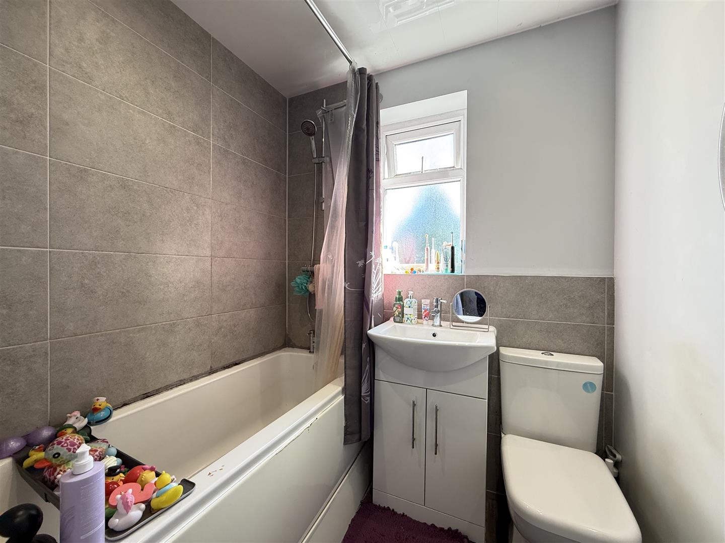 2 bed house - mid terrace in Whiteacre Road, Ashton-Under-Lyne – photo 2